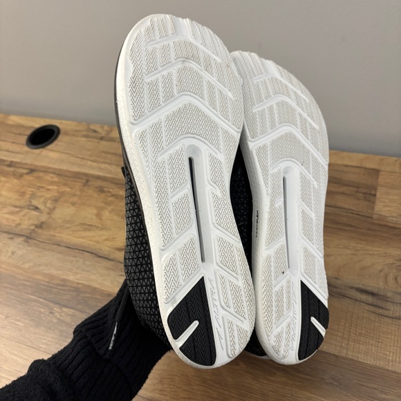 Altra Solstice LaceUp Athletic Running Shoes Black White Men’s - Picture 7 of 9